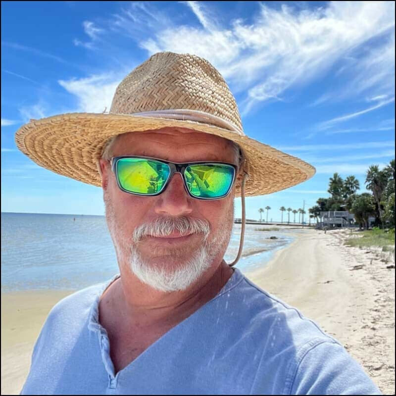 https://fish419.com/cdn/shop/files/bluewater-polarized-hd-sunglasses-beach-blue-bluewater-boating-driving-sunglasses-fish-419-performance-gear-452.jpg?v=1706225855&width=1946